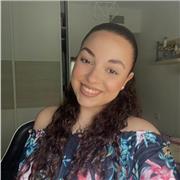 Tengo 19 años y estoy estudiando Derecho. Mis últimos estudios son Bachillerato, con sobresaliente de media. Me adapto a todo